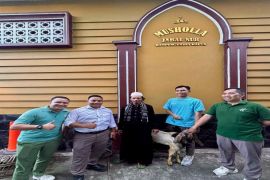 Holiday Inn Lampung Bukit Randu salurkan hewan kurban untuk warga sekitar
