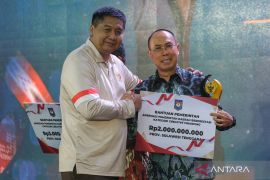 Penganugerahan apresiasi pemerintah daerah berprestasi se-Sulawesi