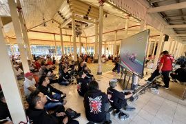 Bupati dan warga nobar Veda Ega Pratama di ajang Internasional Moto3