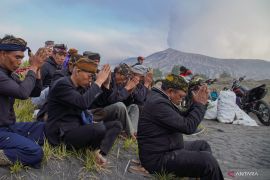 Ritual Melasti jelang Yadnya Kasada