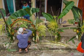 Pembuatan ongkek Yadnya Kasada