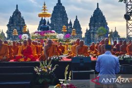 Ribuan penganut agama Buddha merayakan Waisak di Candi Sewu Klaten