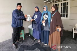 AMC salurkan 1.200 paket daging kurban untuk pengajar Quran di Bogor