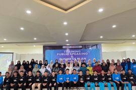 PT Indah Kiat Pulp &amp; Paper Tbk gelar training public speaking dan business plan bagi Gen-Z
