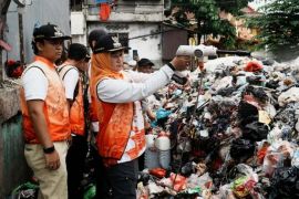 Pemkot Jakbar lakukan uji coba cairan eco lindi guna atasi bau di TPS