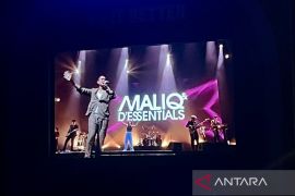 Penonton berjoget bersama Maliq di hari terakhir Java Jazz 2026