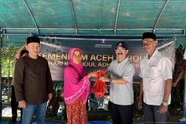 Kemenkum Aceh salurkan ratusan paket kurban