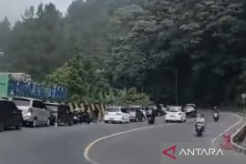 Jalur Puncak Minggu: Polres Cianjur arahkan pengendara ke jalur alternatif Jonggol-Sukabumi