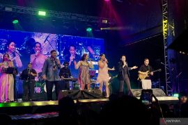 Penonton Java Jazz Festival 2026 tetap antusias saksikan pertunjukan di tengah hujan
