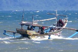 BPBD imbau nelayan Jember waspadai gelombang tinggi di Laut Selatan