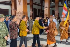 Bupati Madiun lepas 57 biksu Indonesia Walk for Peace menuju Borobudur