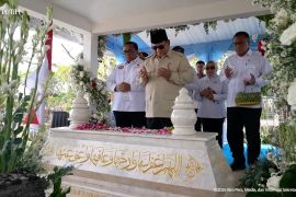 Presiden Prabowo ziarah ke makam Marsinah di Nganjuk