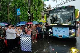 Wali Kota Cilegon lepas keberangkatan calon jamaah haji kloter 11