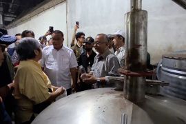 Menteri LH tinjau produksi bioetanol dari sampah di Kota Bandung