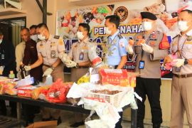Karantina NTB musnahkan satwa ilegal dan tumbuhan berbahaya