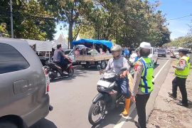 Polres Cilegon siagakan sejumlah personel amankan jalur wisata Anyer