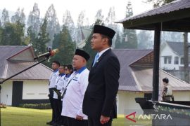 PT. PNM Kabanjahe peringati Hari Lahir Pancasila dan HUT ke-27, Direktur Keuangan Sahat Pangaribuan hadir sebagai pembina
