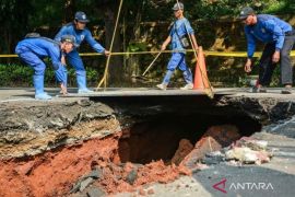 Dishub DKI minta maaf ruas jalan Lenteng Agung belum dapat dibuka