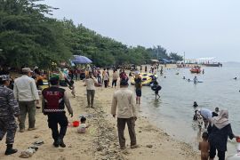 Ribuan pengunjung nikmati libur akhir pekan di Pulau Untung Jawa