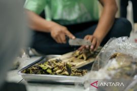 ITDC edukasi warga Benoa buat ekoenzim dari sampah organik