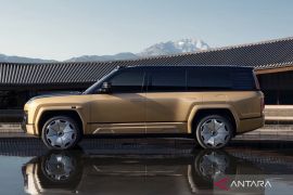 BYD klaim rangka baru Yangwang U8L lulus uji angkat 12 ton
