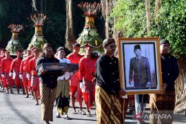 Blitar residents hold Grebeg Pancasila cultural procession