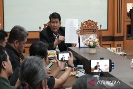 Pemkab Kulon Progo menyiapkan draf pemberhentian sementara Lurah Garongan