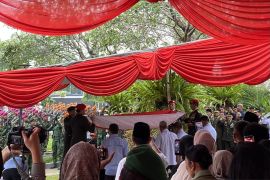Ryamizard Ryacudu dimakamkan secara militer di TMP Kalibata