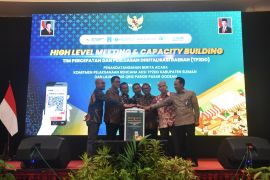 Pemkab Sleman meluncurkan QRIS parkir di Pasar Godean