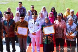 Bupati HST beri penghargaan kepada 83 ASN yang memasuki masa pensiun