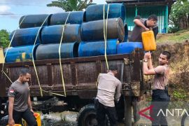 Polisi sita 200 liter cap tikus redam peredaran miras di Sorong