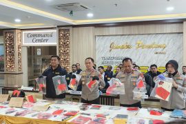 Polisi dalami asal usul granat yang ditemukan saat petugas memburu DPO