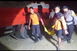 Tim SAR temukan dua jenazah korban terseret ombak di pantai Jember
