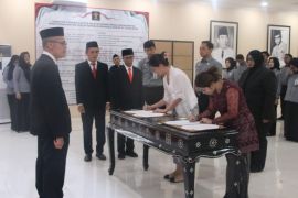 Kemenkum Banten ambil sumpah pewarganegaraan, Notaris dan anggota MPD