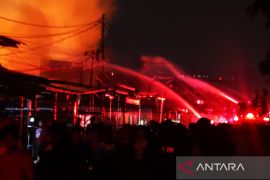 200 personel polisi bantu evakuasi korban kebakaran Kemayoran