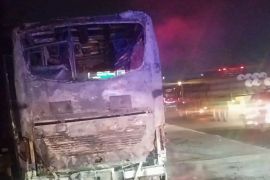 Polres Karawang pastikan tidak ada korban dalam kebakaran mikrobus di Tol Japek