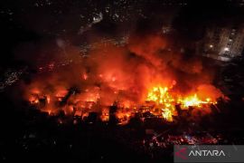 Tiga orang terluka akibat kebakaran di Pasar Jiung Kemayoran Jakarta