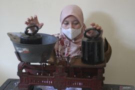 Tera ulang timbangan pedagang pasar di Malang