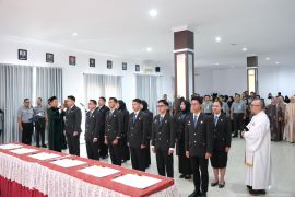 Kakanwil Kemenkum Babel lantik 11 PNS dan Jabatan Fungsional