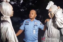Pemkot Jaktim amankan dua pengemis bergaya pocong