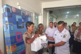 Kemensos salurkan 126 paket bansos untuk Tulungagung