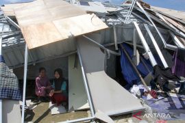 Sebanyak 58 unit hunian sementara korban banjir Aceh hancur diterjang angin