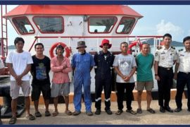 Kanwil Ditjenim Babel monitoring pemeriksaan keimigrasian kru kapal di pelabuhan Sadai