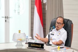 Gubernur Sulbar ancam cabut izin perusahaan sawit turunkan harga TBS
