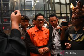KPK tahan seorang tersangka lagi kasus proyek Gedung Pemkab Lamongan