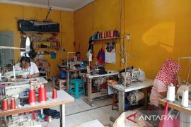 Pemkab Banyumas meneliti pengaruh tahun ajaran baru bagi UMKM konveksi