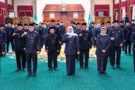 Khofifah dorong kepala sekolah bentuk generasi pintar dan benar