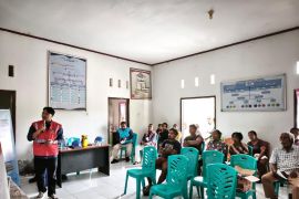 PLN UIW MMU imbau masyarakat jaga jarak aman pemasangan atribut piala dunia dari instalasi listrik
