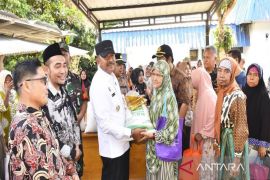 62 ribu paket beras dan minyak goreng disalurkan di Madina