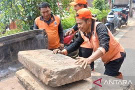 Sudinbud Jakbar teliti temuan artefak bongpai di Tanjung Duren Selatan